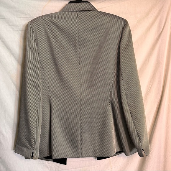 Tahari Arthur S. Levine Woman’s Suit Jacket - Picture 7 of 8